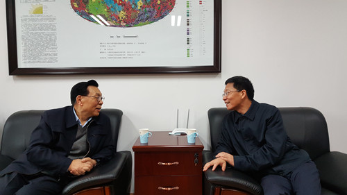 贵州省副省长钟勉看望慰问地化所欧阳自远院士