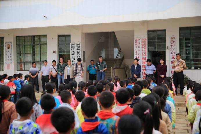建设地点在澜沧县勐朗镇中心完小,规划面积105平方米,其目标是成为